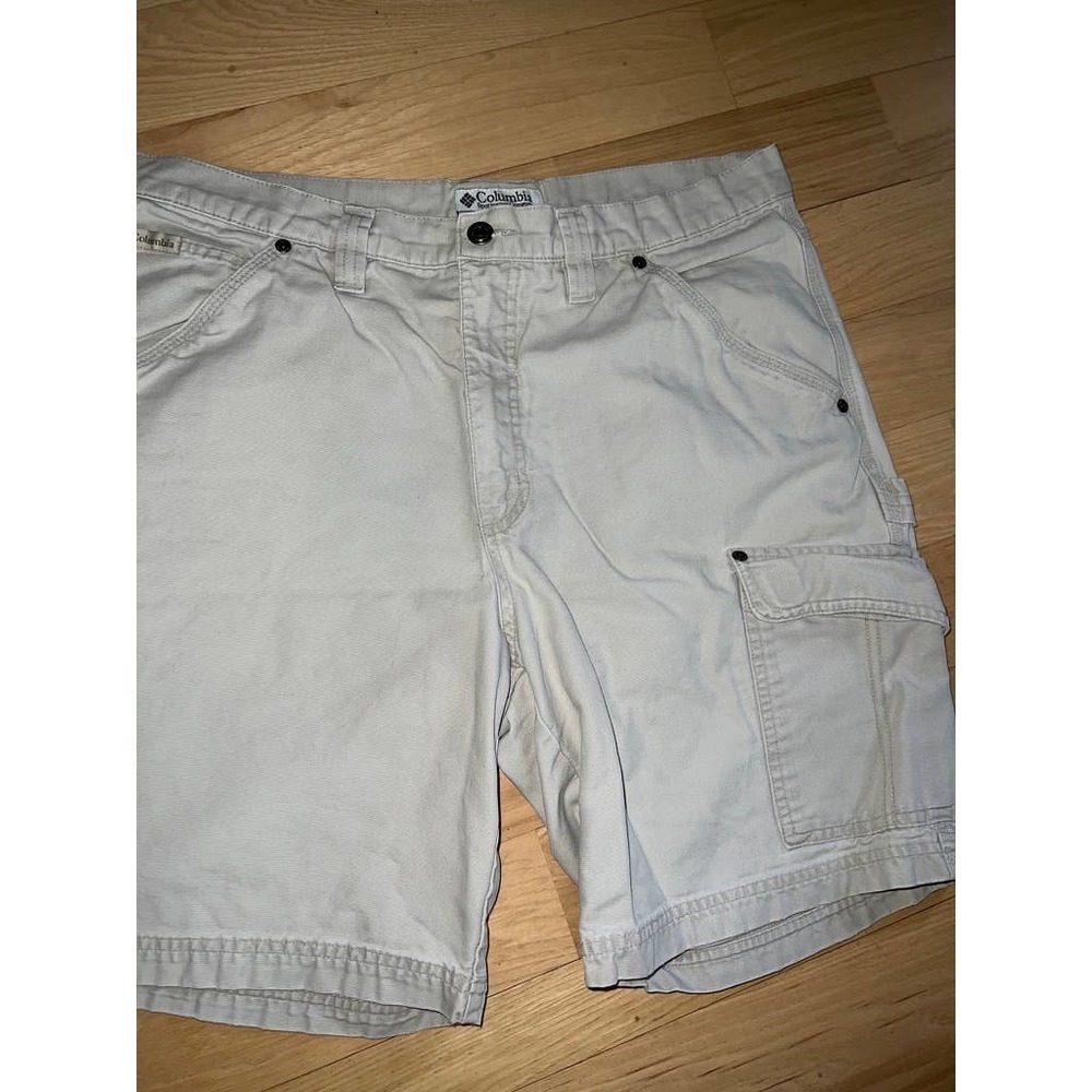 Columbia Cream Cargo Shorts - Picture 3 of 6